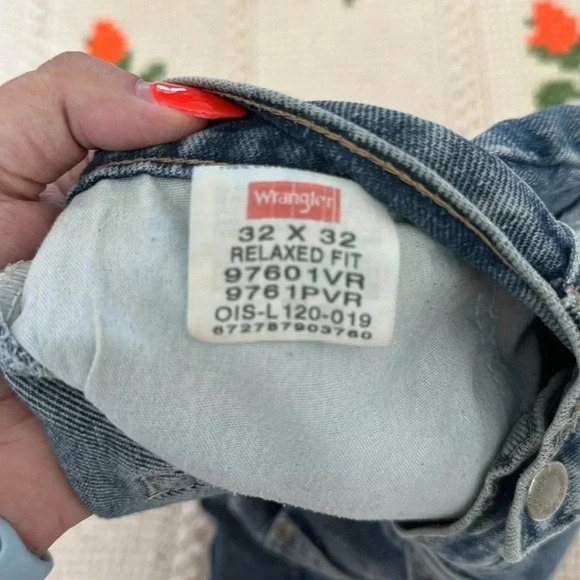 Wrangler Cut Off Shorts Distressed Size 32 - Picture 3 of 5